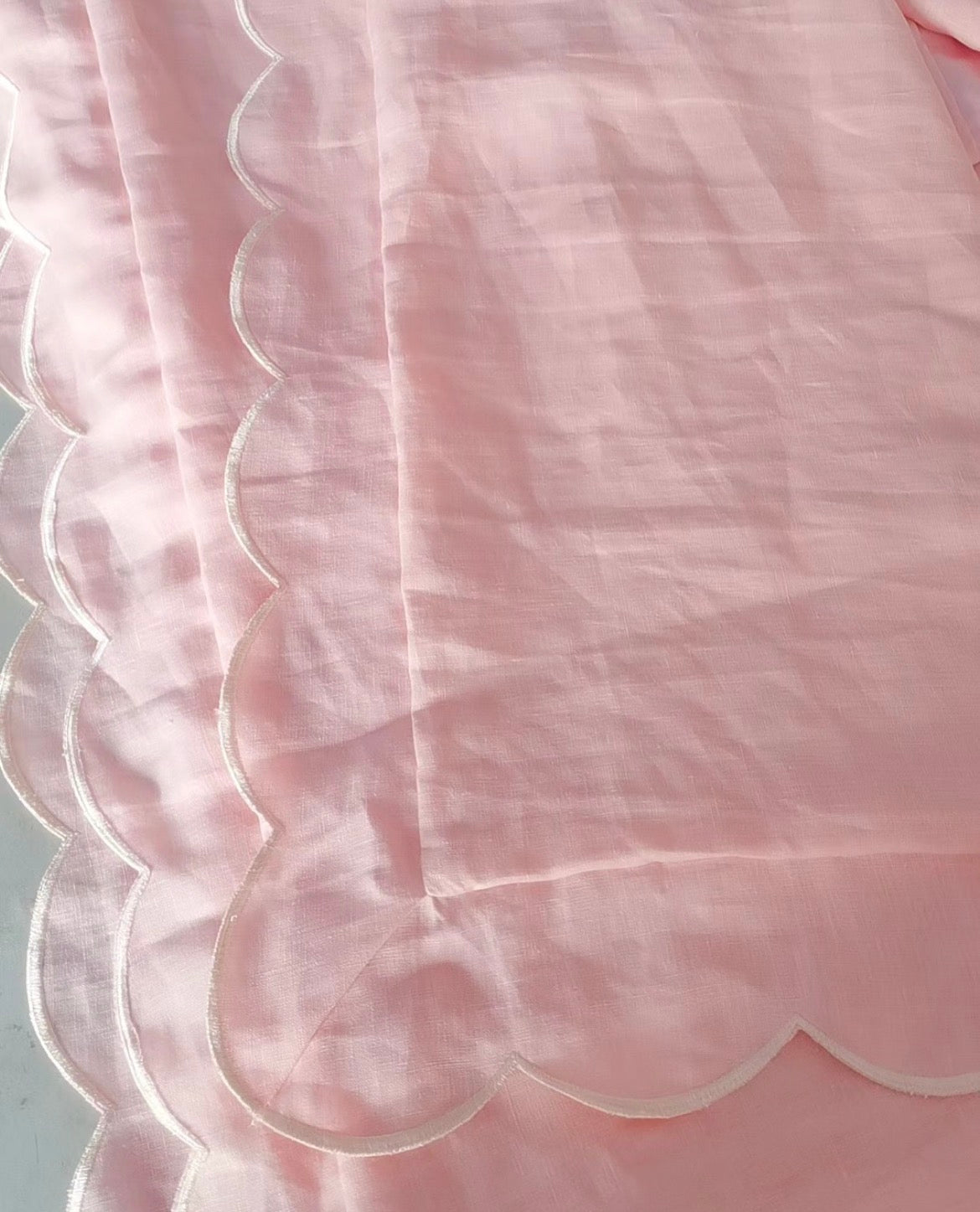 100% Linen Scallopini Cot Quilt